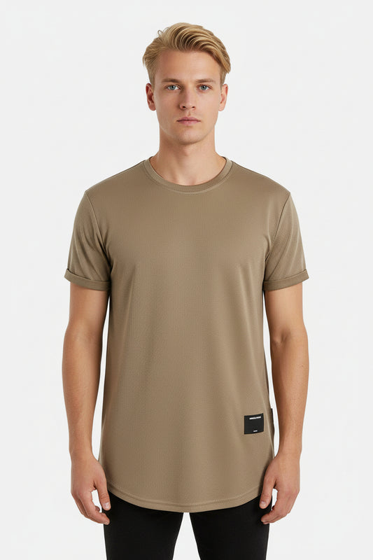 Camiseta de Malla con Corte en Arco Muscle Fit